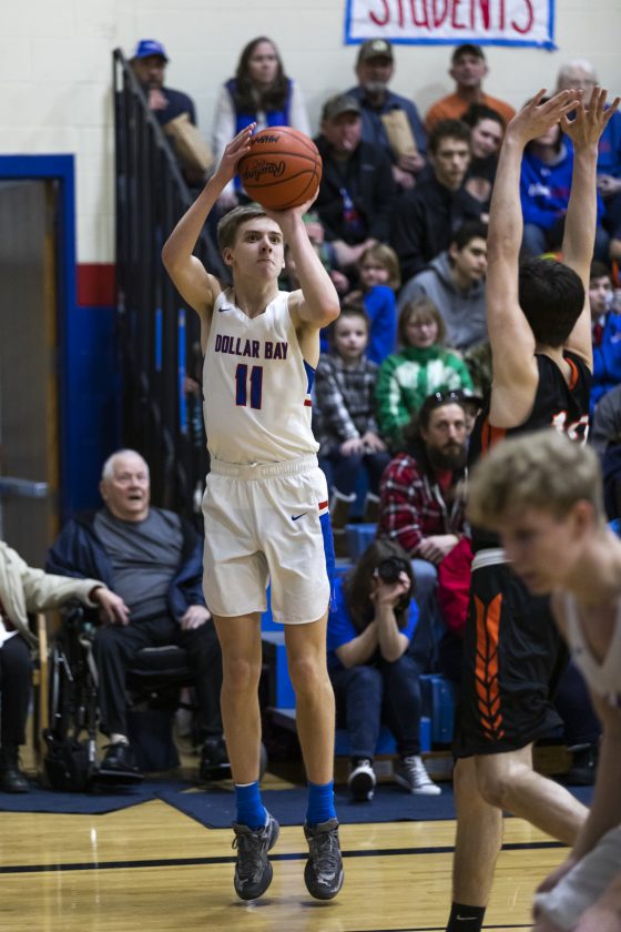 Boys Basketball Bolts bury RepublicMichigamme News, Sports, Jobs